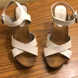 Rebels White Sandal - Size 7.5